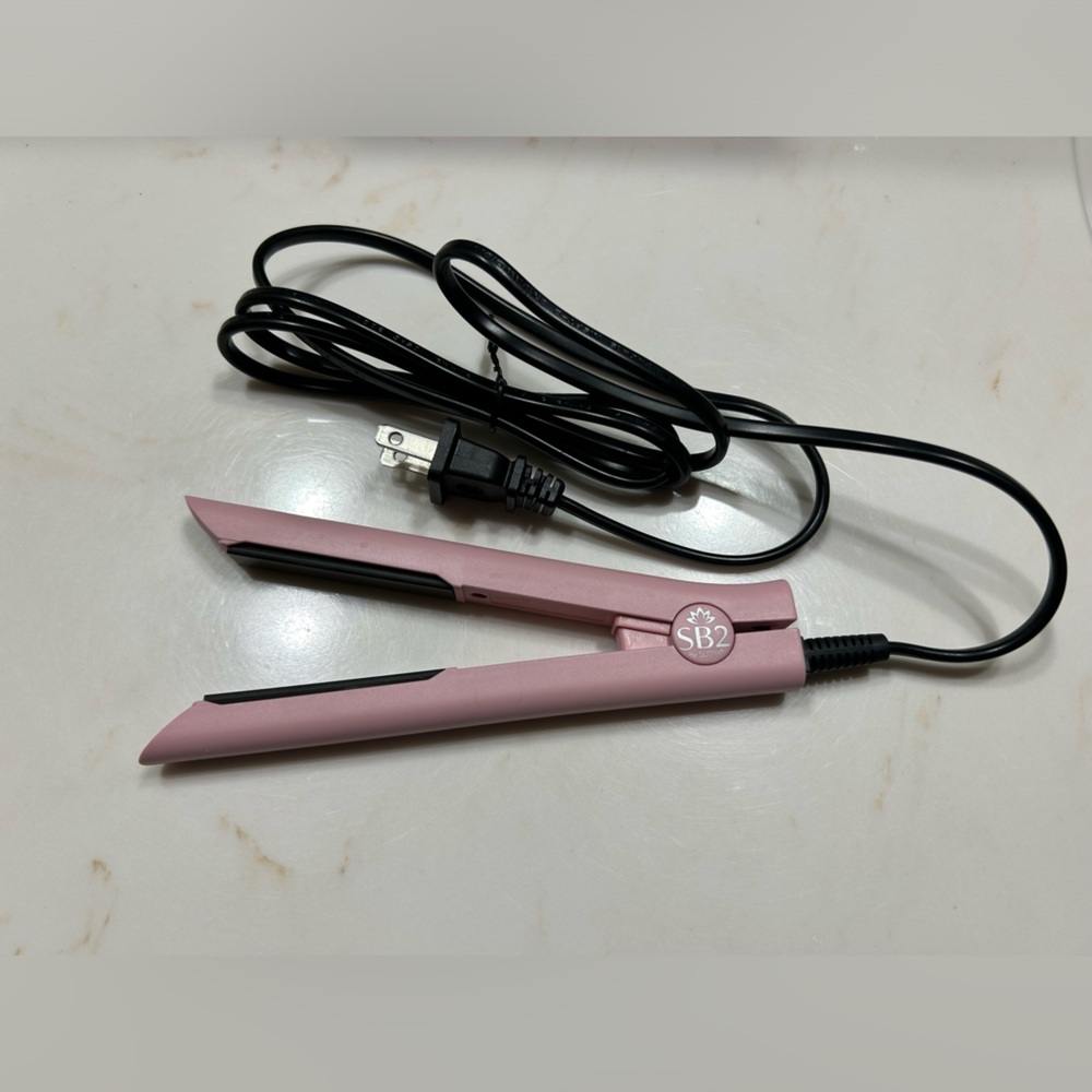 SUTRA Beauty Mini Flat Iron Ceramic Hair Straightener Light Pink Travel Size
